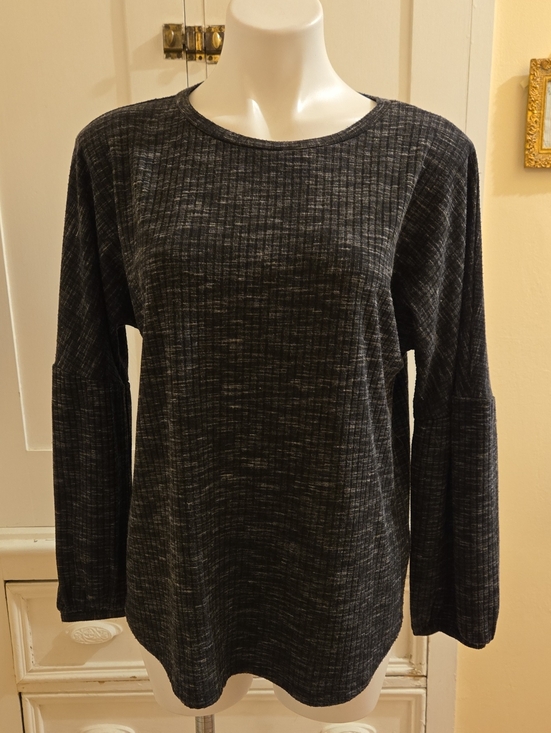 Juicy Couture Tops - Juicy Couture Gray And Black Long Sleeved Knit Top Sz L 🎁